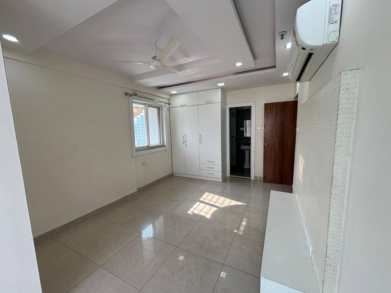 3 BHK Semi-furnished Apartment in 7 Hills Apartments, Narsingi, Hyderabad — photo 4
