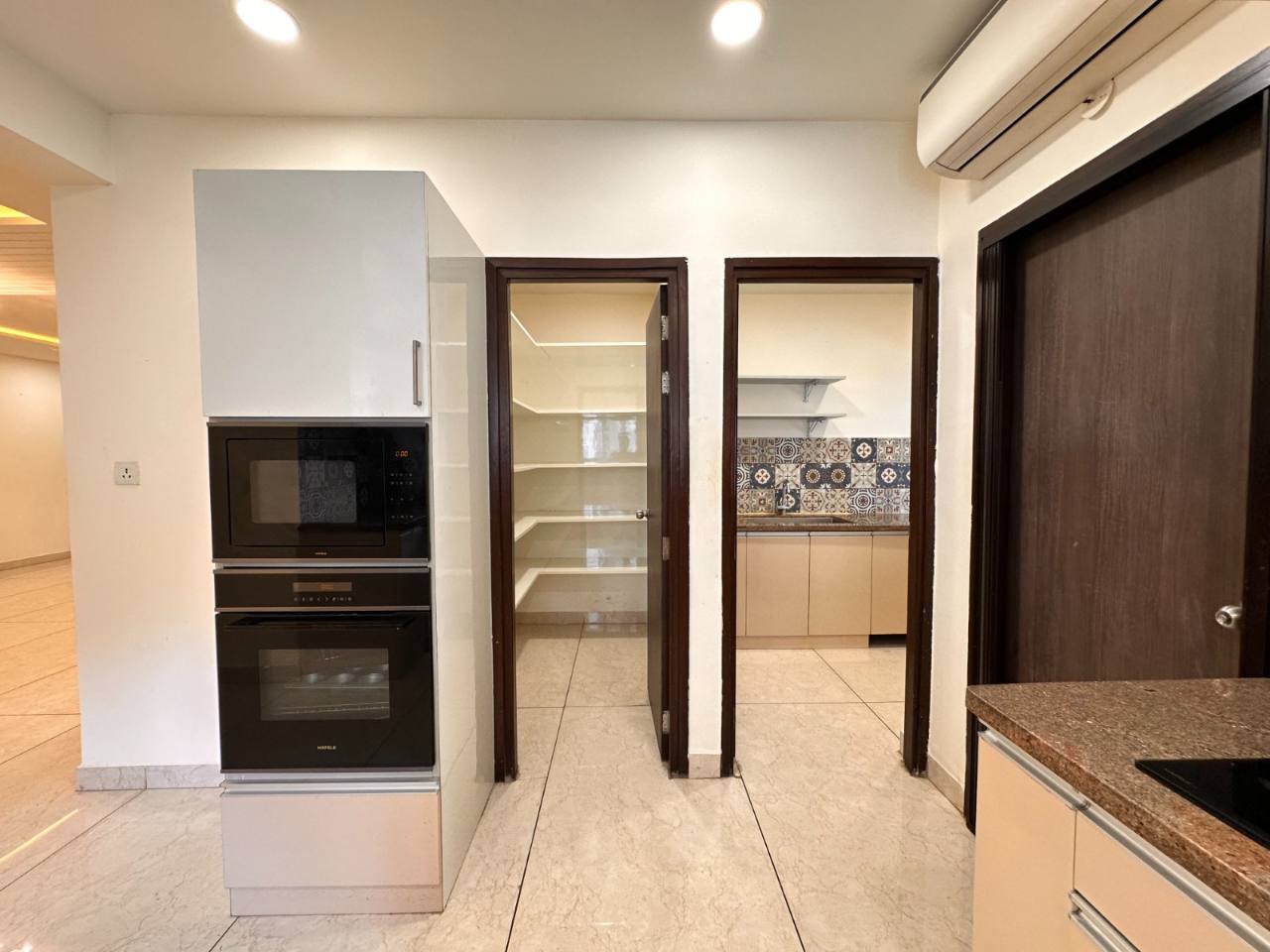 4 BHK Semi-furnished Apartment in Lansum Etania, Nanakramguda, Hyderabad — photo 4