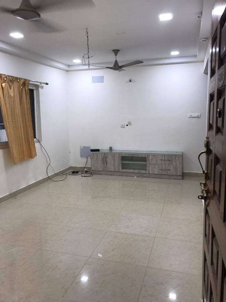 3 BHK Semi-furnished Apartment in 7 Hills Apartments, Narsingi, Hyderabad — photo 4