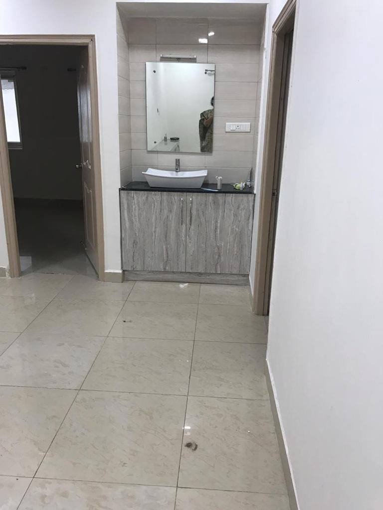 3 BHK Semi-furnished Apartment in 7 Hills Apartments, Narsingi, Hyderabad