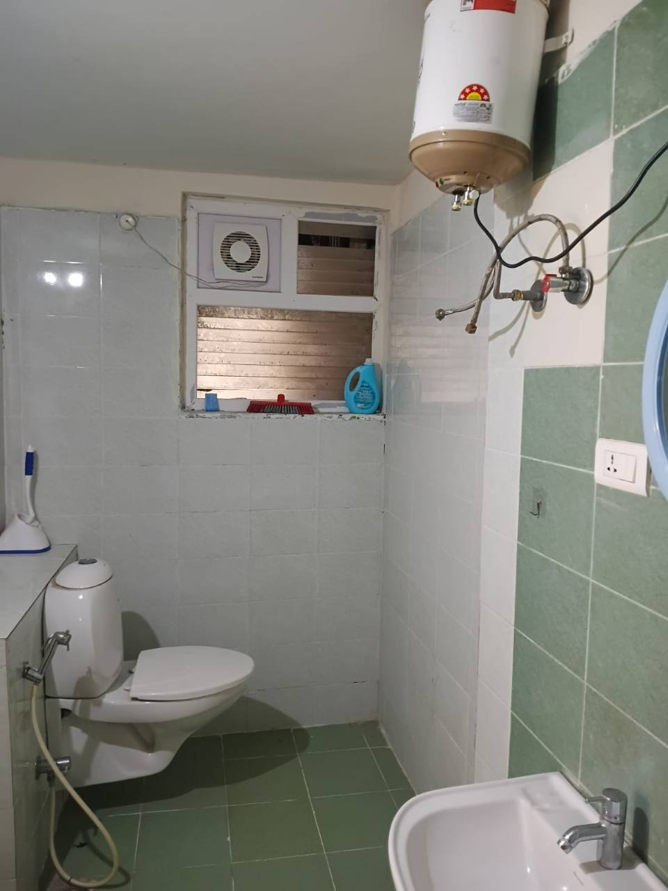 3 BHK Semi-furnished Apartment in 7 Hills Apartments, Narsingi, Hyderabad — photo 2