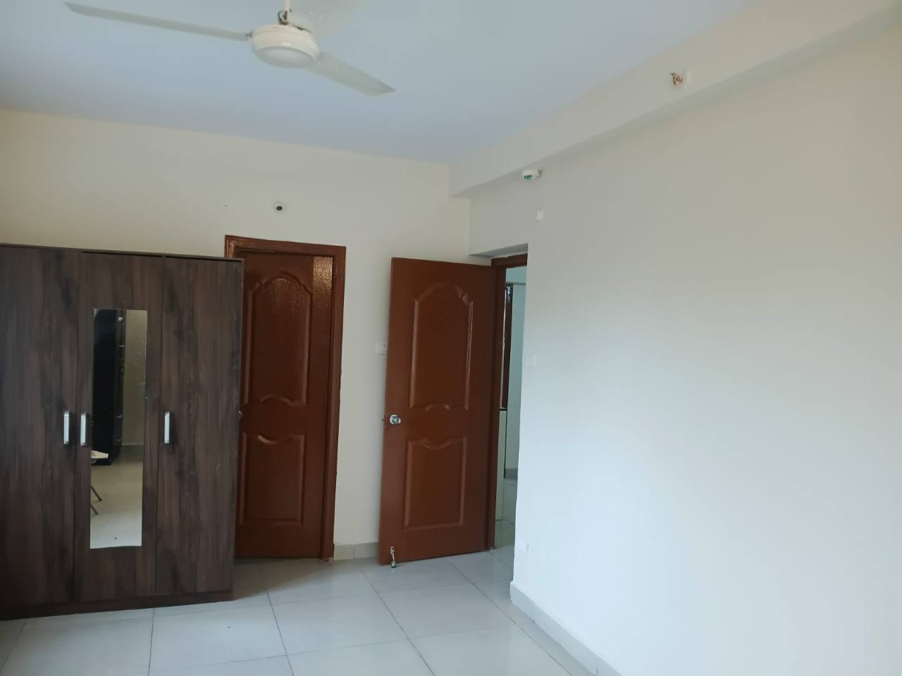 3 BHK Semi-furnished Apartment in 7 Hills Apartments, Narsingi, Hyderabad — photo 4