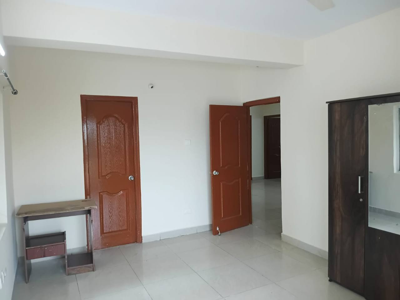 3 BHK Semi-furnished Apartment in 7 Hills Apartments, Narsingi, Hyderabad