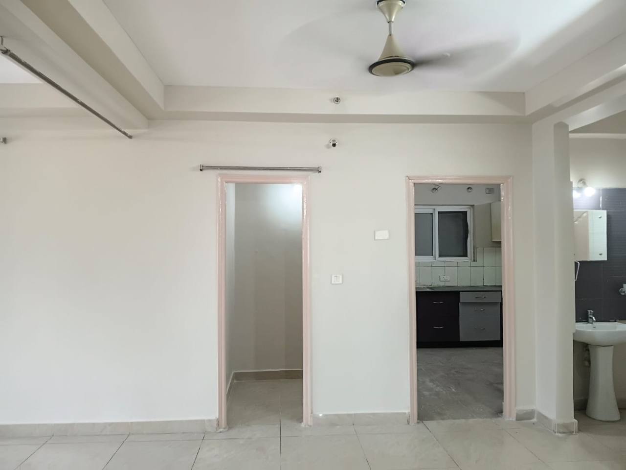 3 BHK Semi-furnished Apartment in 7 Hills Apartments, Narsingi, Hyderabad — photo 2