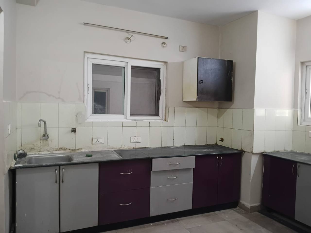 3 BHK Semi-furnished Apartment in 7 Hills Apartments, Narsingi, Hyderabad — photo 4