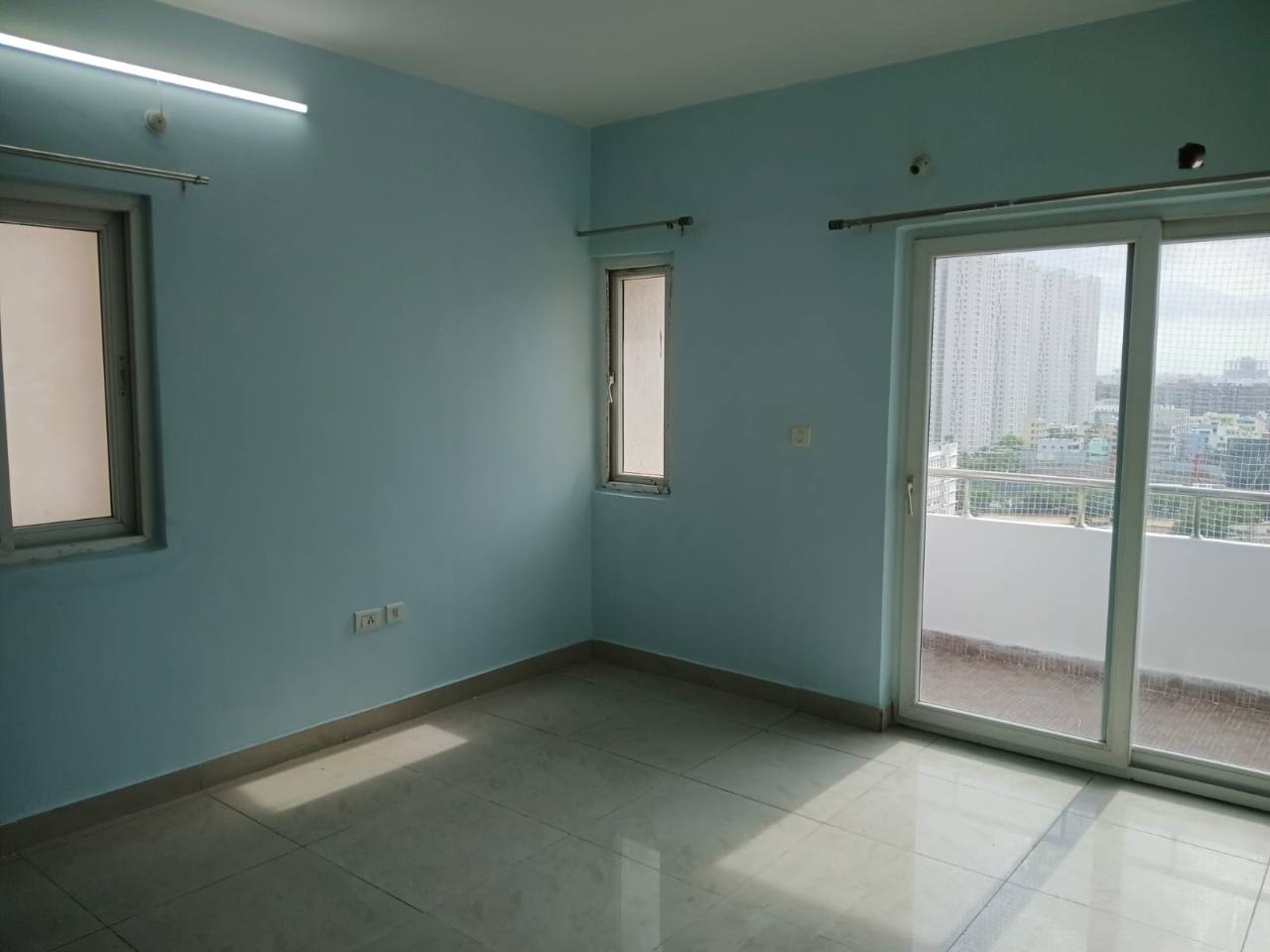 3 BHK Semi-furnished Apartment in 7 Hills Apartments, Narsingi, Hyderabad